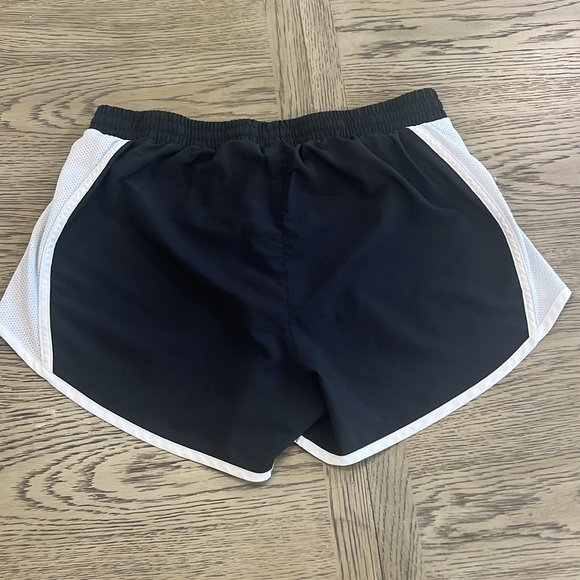 Under Armour Athletic Shorts - Picture 4 of 4